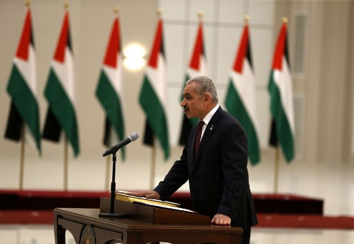 الحكومة الفلسطينية الجديدة تعيد أداء اليمين بسبب خطأ