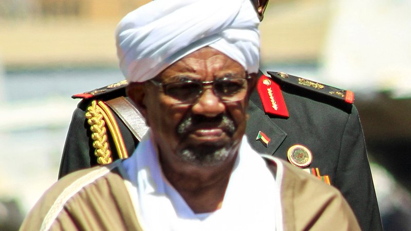 عمر البشير حاكم السودان المطلق لثلاثة عقود 