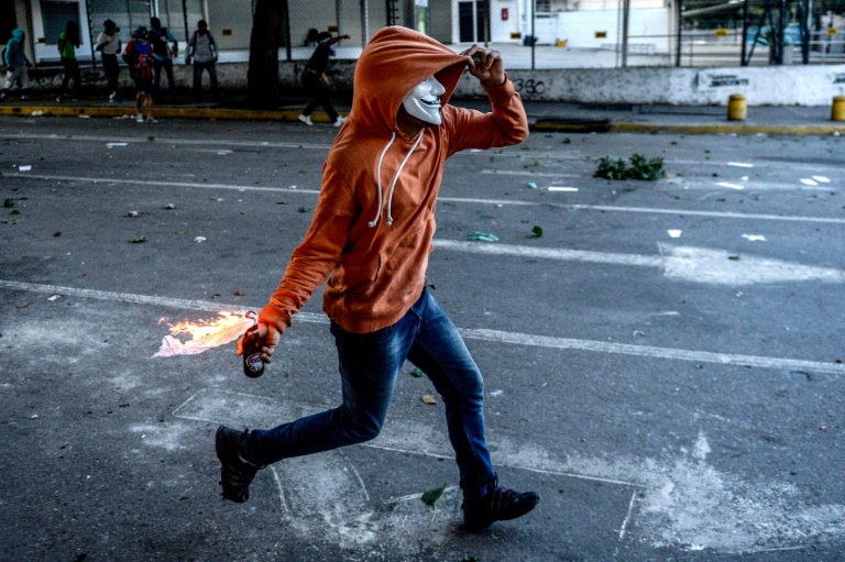 مزيد من الفنزويليين يطلبون اللجوء في أوروبا جراء الأزمة في بلادهم