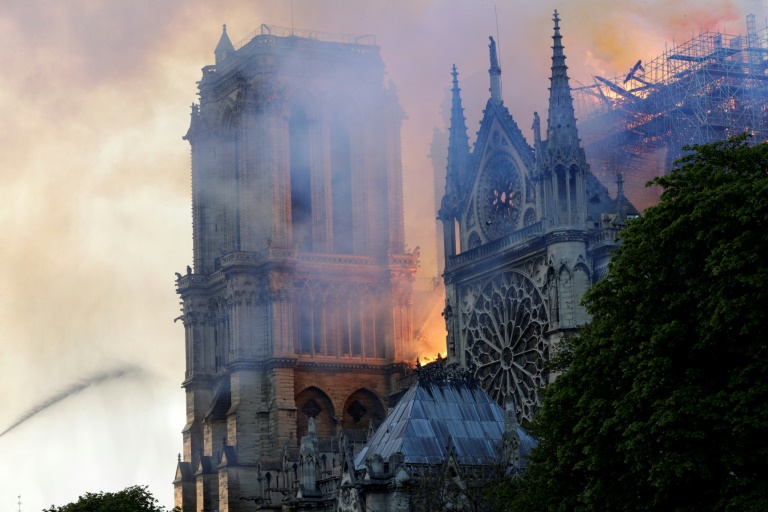 ماذا نعرف عن حريق كاتدرائية نوتردام في باريس؟