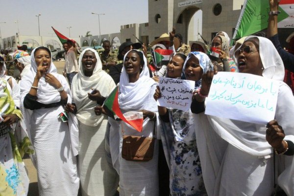 مظاهرات السودان: ممثلو الحركة الاحتجاجية يلتقون المجلس العسكري ويطالبون بحكومة مدنية واسعة الصلاحيات