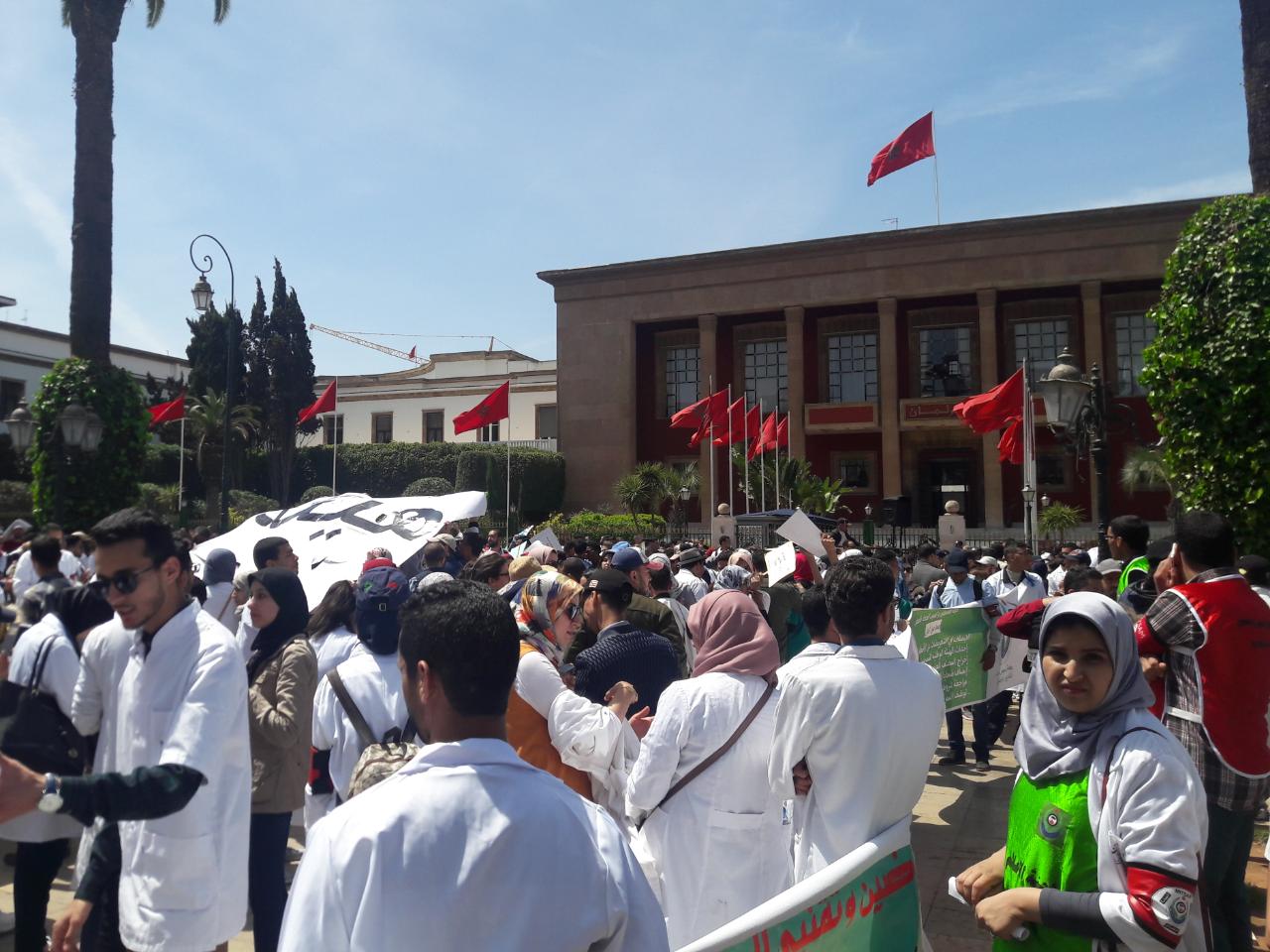 مئات الممرضين يتظاهرون في العاصمة المغربية