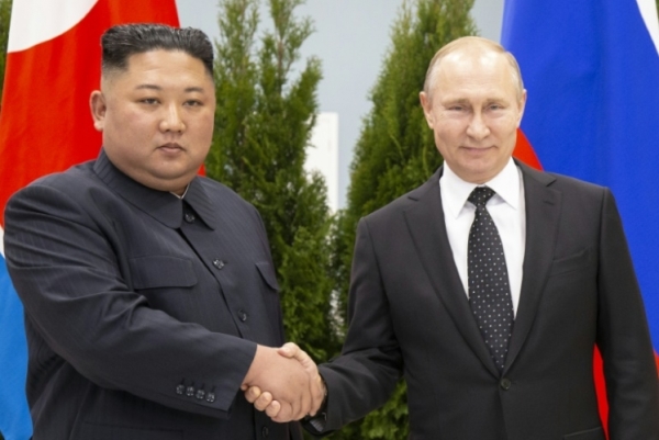 الرئيس الروسي فلاديمير بوتين والزعيم الكوري الشمالي كيم جونغ أون في فلاديفوستوك الخميس