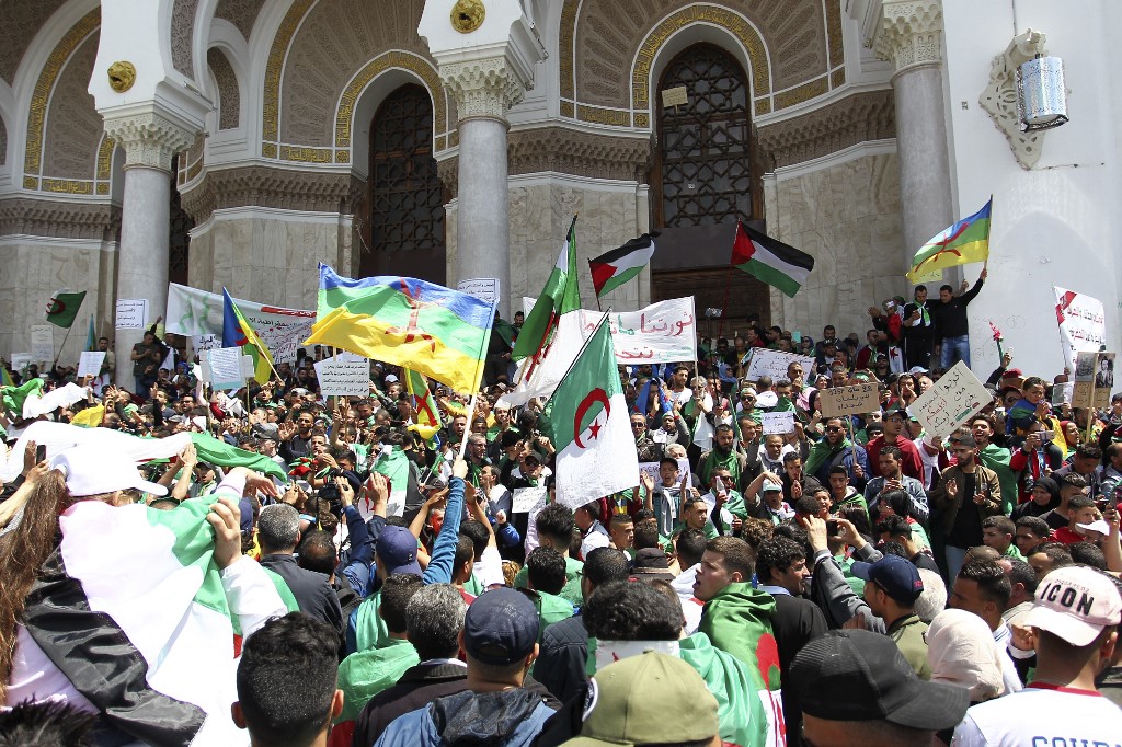جزائريون يتجمعون في وسط العاصمة يوم الجمعة