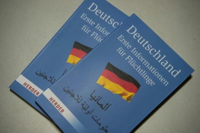 ألمانيا تعلق معالجة طلبات لجوء بعض السوريين