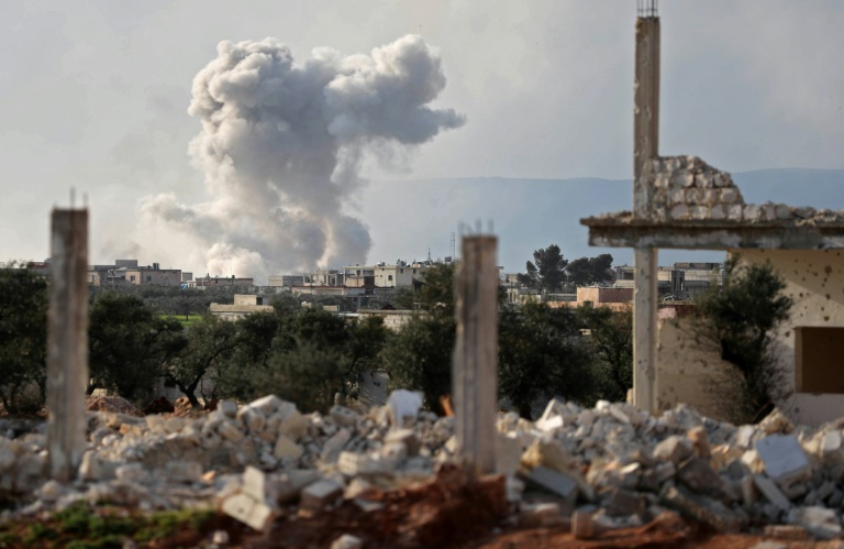 مقتل سبعة في محافظة إدلب السورية في قصف لقوات النظام
