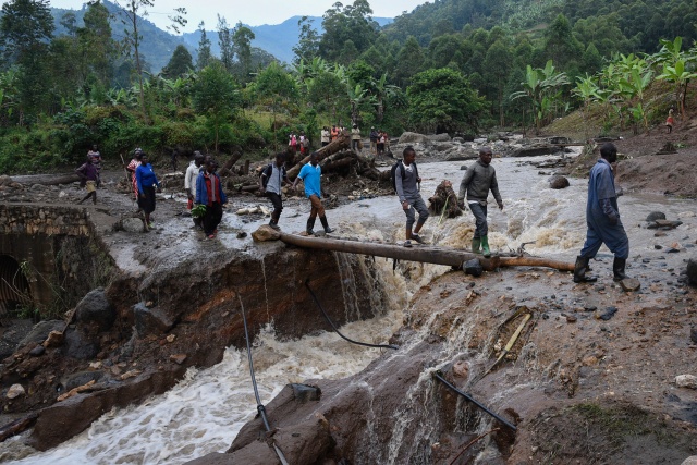 مقتل 18 شخصا غالبيتهم من الأطفال في تساقط أمطار في أوغندا