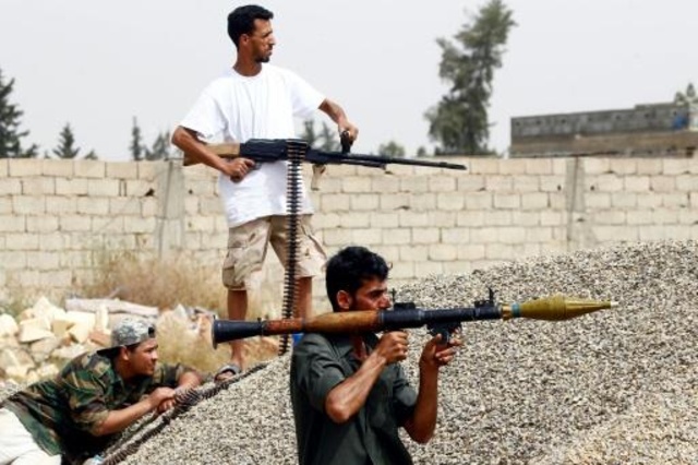 مقاتلون ليبيون ضدّ قوات المشير خليفة حفتر في عين زارة جنوب طرابلس في 23 نيسان/أبريل 2019
