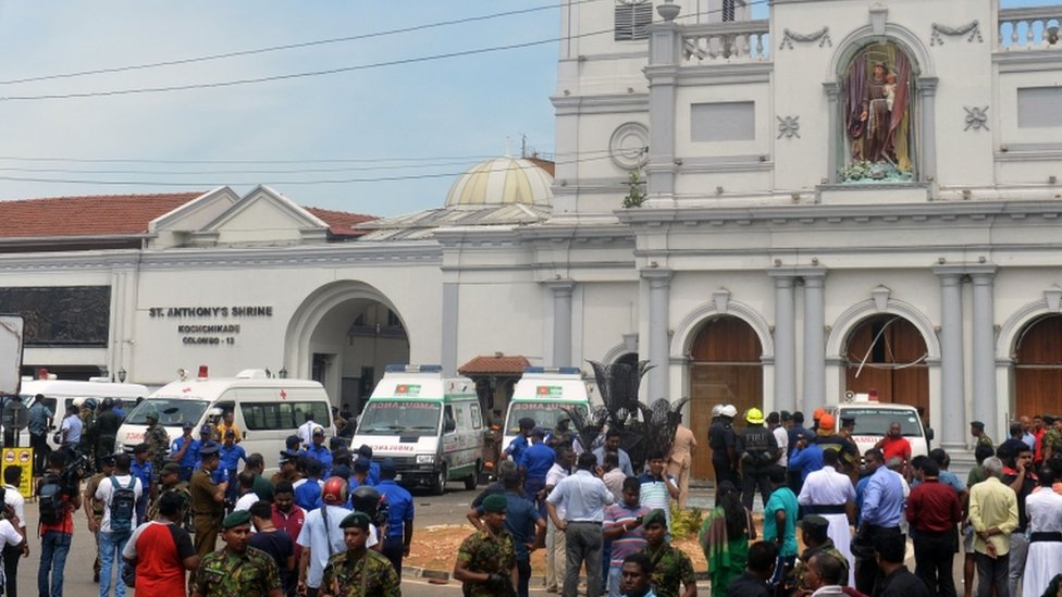 قتلى وجرحى في سلسلة انفجارات تستهدف كنائس وفنادق بسريلانكا