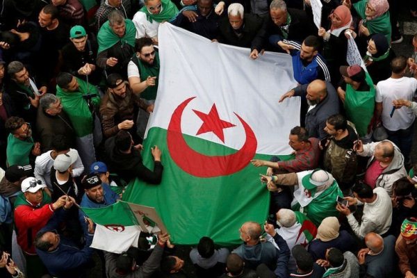 الجزائر: الشرطة تعتقل خمسة رجال أعمال كبار 