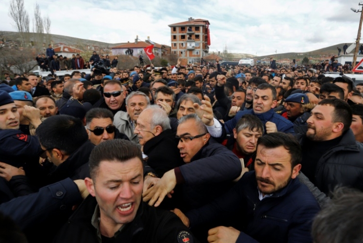 الشرطة التركية تعتقل عضوًا في الحزب الحاكم