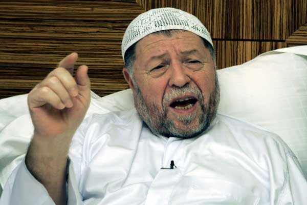 زعيم الجبهة الإسلامية للإنقاذ الجزائرية عباسي مدني الذي توفي في 24 أبريل 2019، في صورة التقطت له في قطر في 14 سبتمبر 2004