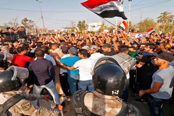 احتجاجات في جنوب العراق ضد الفساد ونقص الكهرباء
