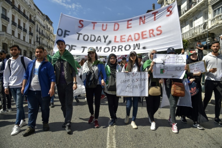 تظاهر آلاف الطلاب مجددًا في الجزائر