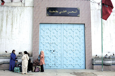 معتقلو الحسيمة يوقفون إضرابهم عن الطعام