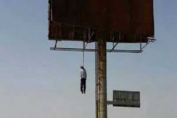 مواطن مصري شنق نفسه على لوحة إعلانية متواجدة على الطريق