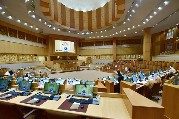 البرلمان الإماراتي يطالب بقصر الوظائف الإدارية على الإماراتيين فقط
