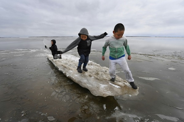 قرى السكان الأصليين في ألاسكا مهددة بفعل التغير المناخي