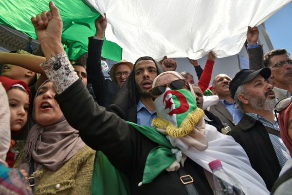 متظاهرون جزائريون في العاصمة في الأول من مايو 2019