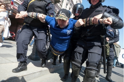 تظاهرة احتجاج ضد بوتين في سان بطرسبورغ وتوقيف أكثر من 30 شخصًا