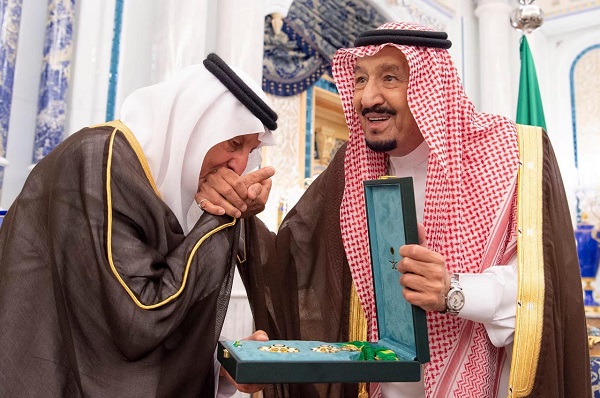 وشاح الملك عبدالعزيز لخالد الفيصل ولبدر بن عبدالمحسن