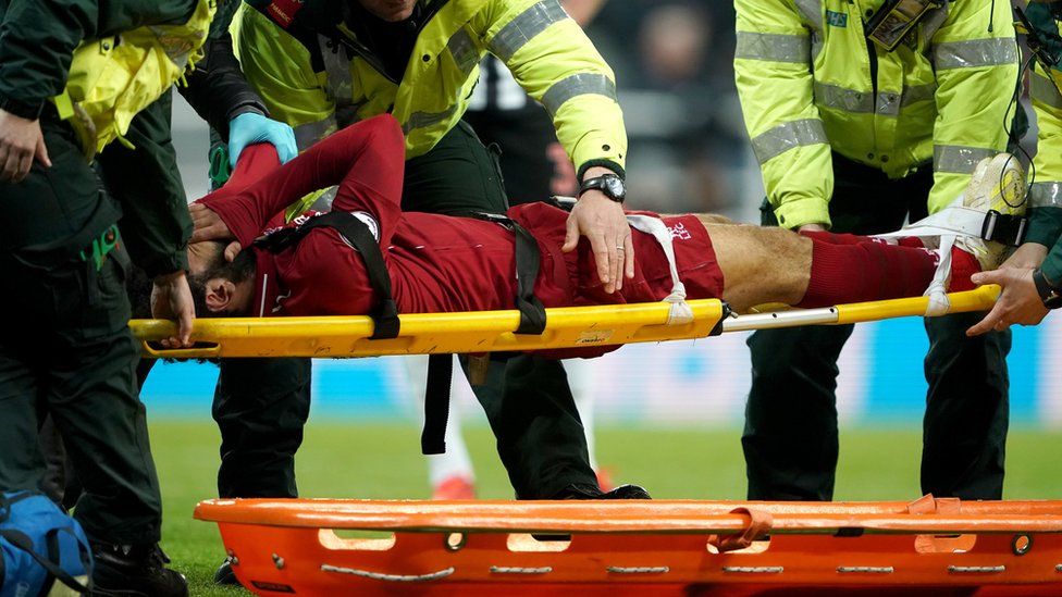 الدوري الانجليزي الممتاز لكرة القدم: إصابة محمد صلاح وفوز صعب لليفربول على نيوكاسل