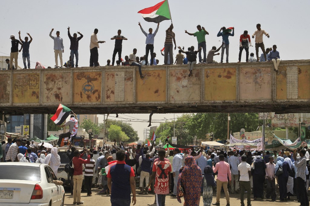 الجيش السوداني مازال يقاوم الضغوط لتسليم الحكم للمدنيين