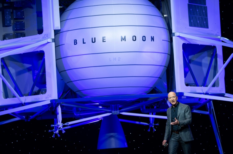 جيف بيزوس يكشف عن مشروع مركبة للعودة إلى القمر بحلول 2024