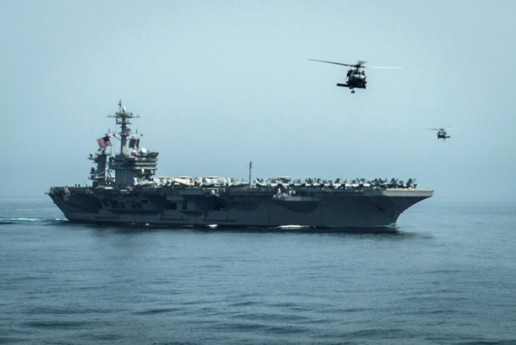 صورة التقطت في 13 أبريل 2019 لحاملة طائرات أميركية في خليج عمان