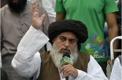 الإفراج عن زعيم حزب إسلامي يقف وراء التظاهرات العنيفة ضد آسيا بيبي
