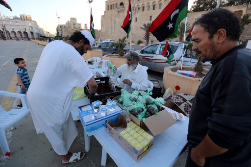 وجبات إفطار رمضانية لتشجيع المقاتلين على الجبهات في ليبيا