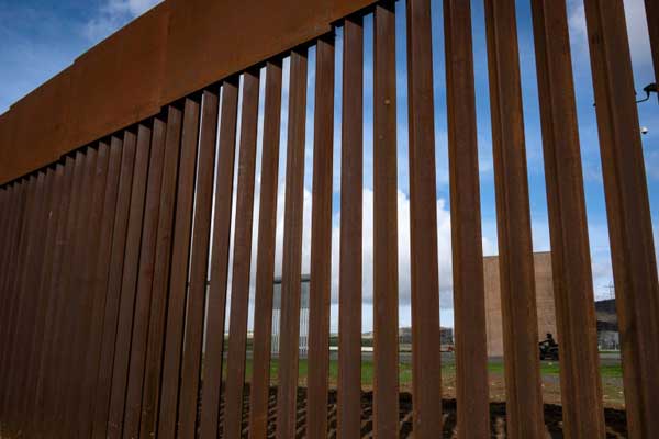 جزء من الجدار الحدودي بين الولايات المتحدة والمكسيك في باخا كاليفورنيا في المكسيك، بتاريخ 18 يناير 2019