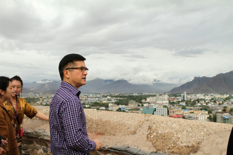 سفير الولايات المتحدة في الصين يقوم بزيارة نادرة إلى التيبت