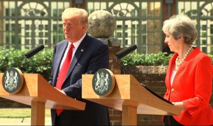 ماي خلال لقائها مع ترمب في يوليو 2018