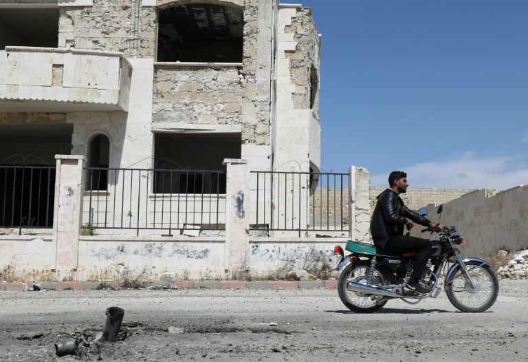 الجيش الروسي يعلن أن القوات السورية أوقفت إطلاق النار في إدلب