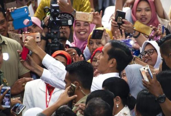 الرئيس الإندونيسي جوكو ويدودو يفوز بولاية ثانية