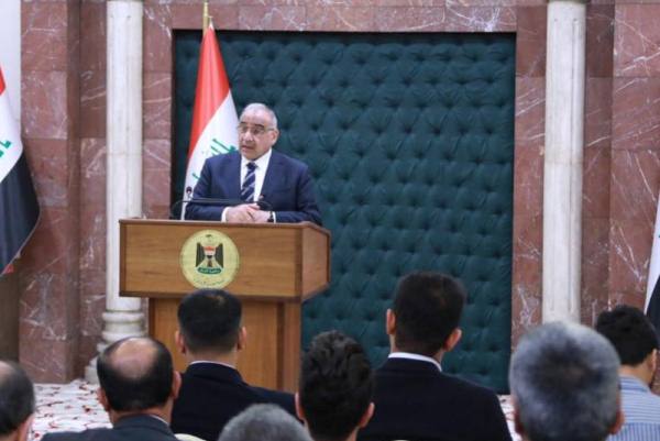 عبد المهدي متحدثا خلال مؤتمره الصحافي الاسبوعي