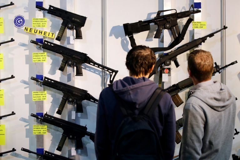 استفتاء في سويسرا حول تشديد شروط الحصول على الأسلحة