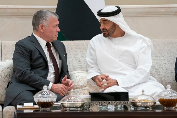 ولي عهد أبوظبي: الإمارات تعمل مع الدول العربية لضمان حرية الملاحة في المنطقة
