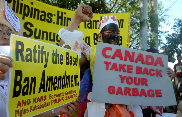 رئيس الفيليبين يأمر بإعادة النفايات إلى كندا