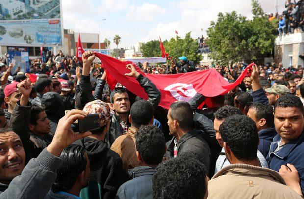العفو الدولية تدعو السلطات التونسية الى وضع حد للمضايقات القضائية للمحتجين