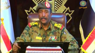 رئيس المجلس العسكري في السودان يصل الى القاهرة