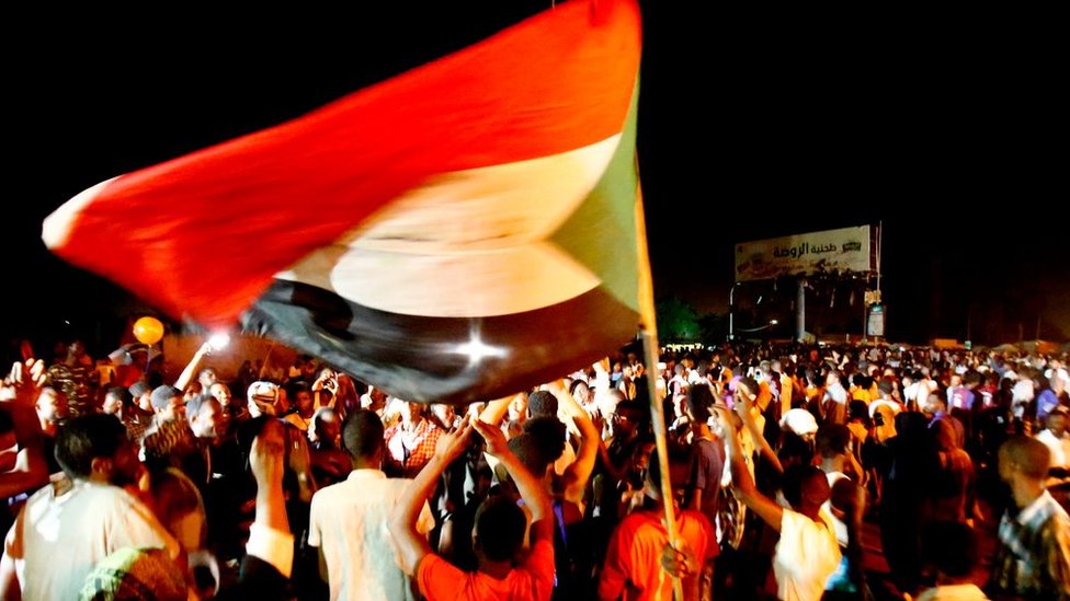 مظاهرات السودان: المجلس العسكري يعتبر الاعتصام 