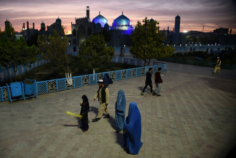 مقام حضرة علي او المسجد الأزرق في مزار شريف 11 أبريل 2019