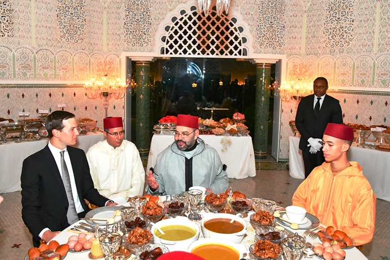 العاهل المغربي الملك محمد السادس يقيم مأدبة افطار على شرف جاريد كوشنير مستشار الرئيس الاميركي بحضور ولي العهد الامير مولاي الحسن ( ماب) 