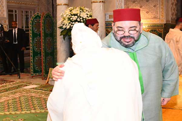 طبيب في جراحة القلب يلقي درسًا دينيًا رمضانيًا بين يدي العاهل المغربي