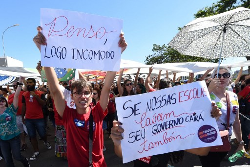آلاف المتظاهرين في البرازيل احتجاجا على خفض الإنفاق على التعليم