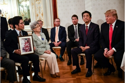 الرئيس الأميركي يساند عائلات يابانيين مخطوفين لدى بيونغ يانغ