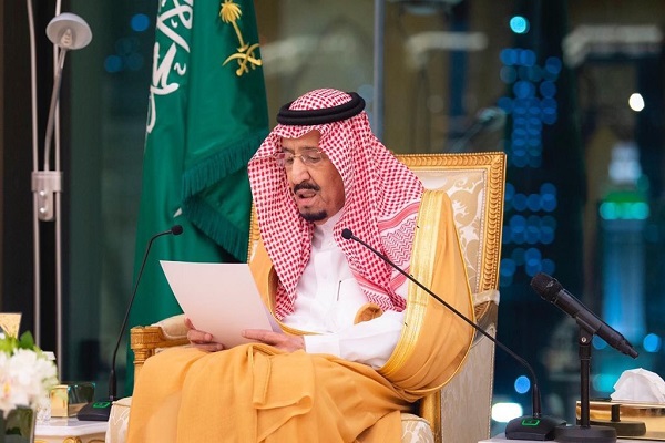 الملك سلمان بن عبد العزيز خلال كلمته أثناء تسلمه وثيقة مكة المكرمة