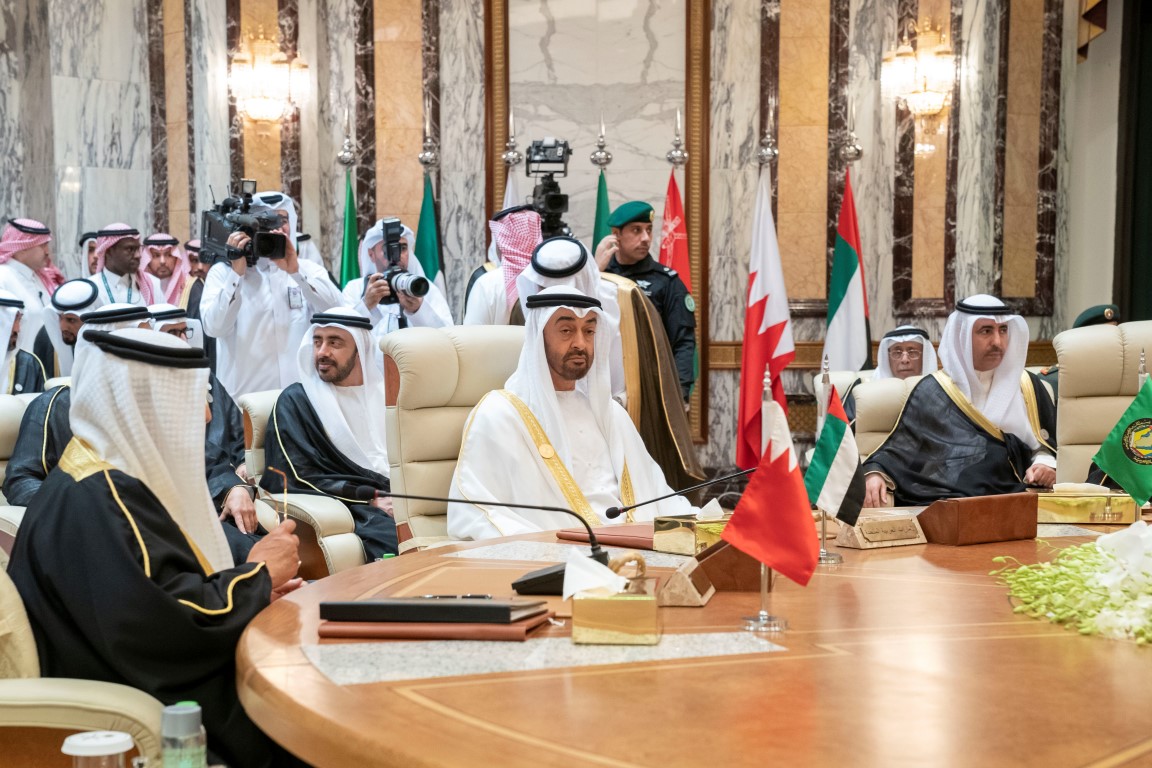 محمد بن زايد ترأس وفد الإمارات إلى القمة الخليجية الطارئة في مكة المكرمة